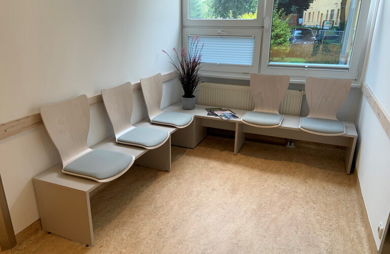 Sitzbank Wartebereich
